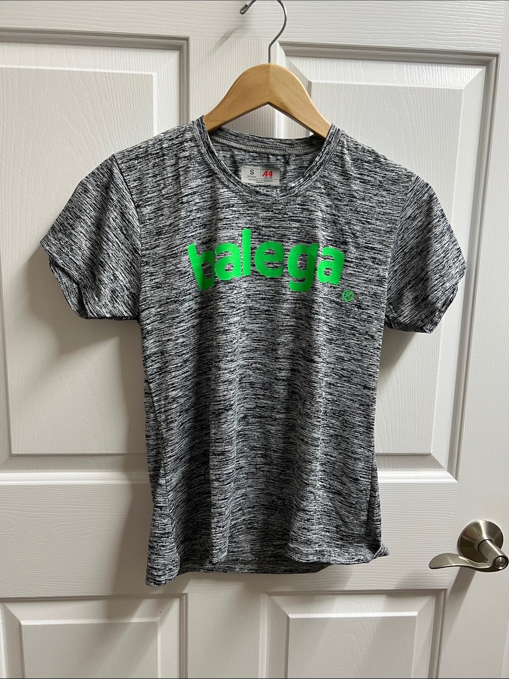 talega Heather Black Short Sleeve Tee shirt Neon Green Logo workout small S 536